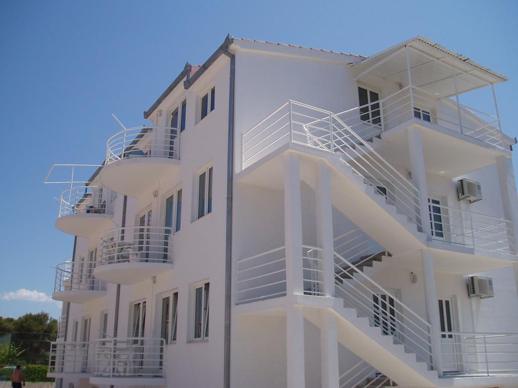 Apartments Niko Трогир Экстерьер фото